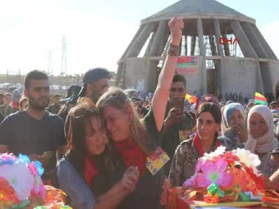 'Kırmızı fularlı' terörist Kobani'de toprağa verildi