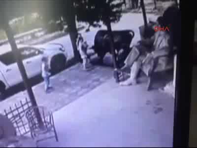 Atatürk Heykeliyle duygulandıran vedalaşma