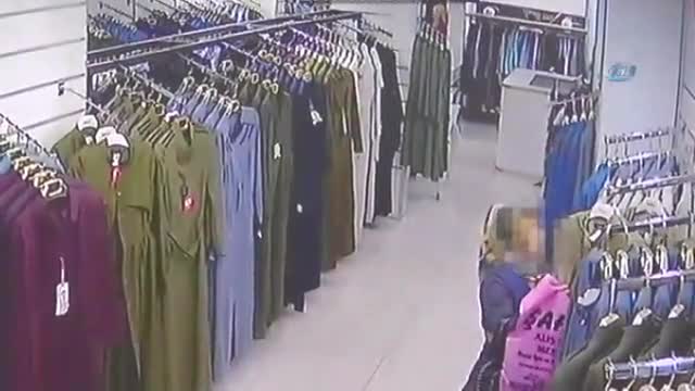 Kadın hırsız güvenlik kamerasına yakalandı