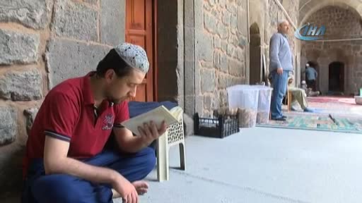 İtikafa girdiler, hayatla ilişiklerini kestiler