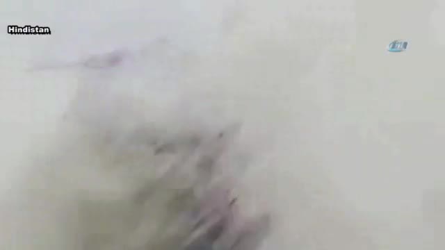 Spikere canlı yayında dalga sürprizi