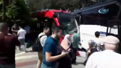 Bursa'da otobüsle tramvay çarpıştı, trafik kilitlendi
