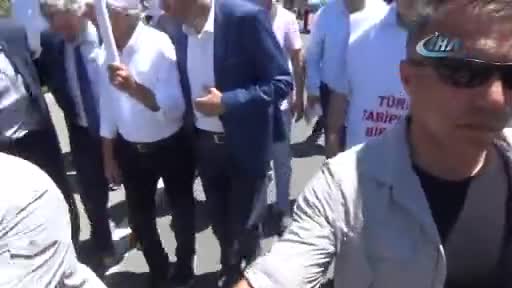 Adalet Yürüyüşü'ne köşe yazarlarından destek geldi