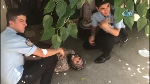 Polisin Zekiye Nine ile imtihanı: Dama çıktı, taş attı