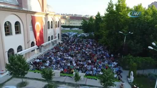 Bursa'da bayram namazı coşkusu havadan görüntülendi