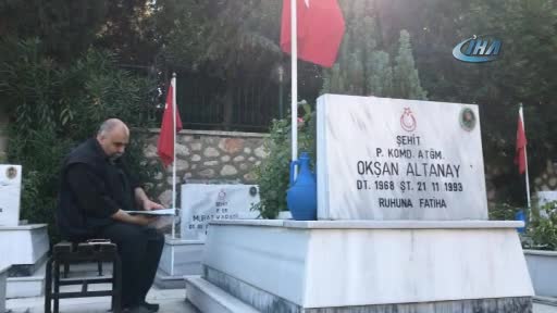 Bursa'da bayram sabahı şehitlikler ziyaret edildi