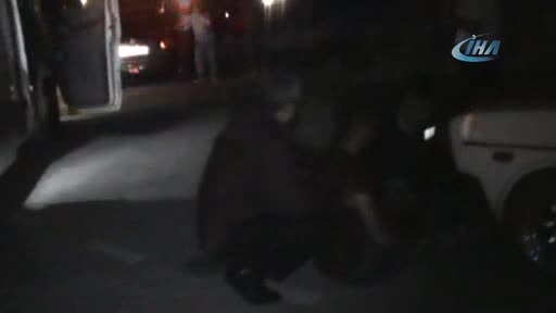 Boynuna saplanan bıçakla hastaneye kaldırıldı