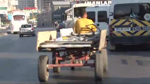 E-5'te at arabalı tehlikeli yolculuk kamerada