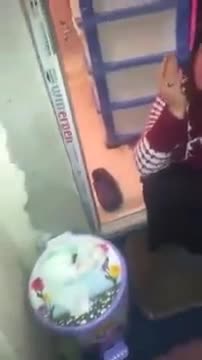 Eşine dövüp, dışkı yediren 'adam' gözaltında!