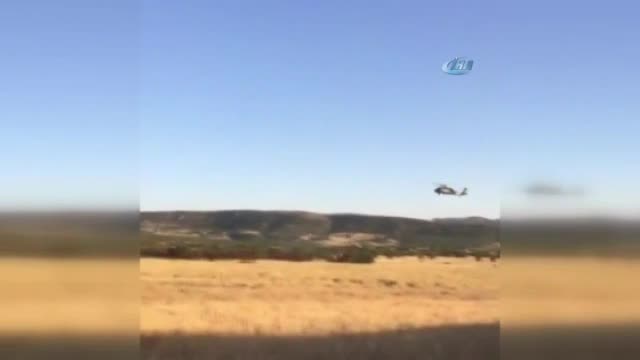 Skorsky pilotu helikopterle Mehmetçiği selamladı