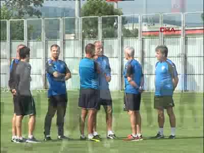 Bursaspor teknik direktörü Le Guen: "Arkadaşlarınıza hile yapmayın"