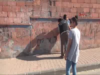Polisin ele geçirdiği uyuşturucuyu geri almak için yalvardı