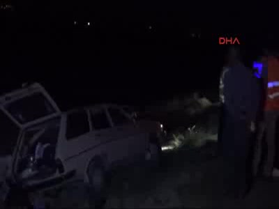 Kafa kafaya çarpıştılar: 3'ü çocuk 4 ölü, 8 yaralı