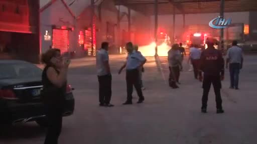 Kimya fabrikasında patlama sonrası yangın!