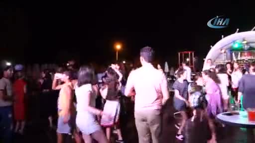 İranlı turistler ilçeyi karıştırdı! Dansçı kızlarla sabaha kadar...