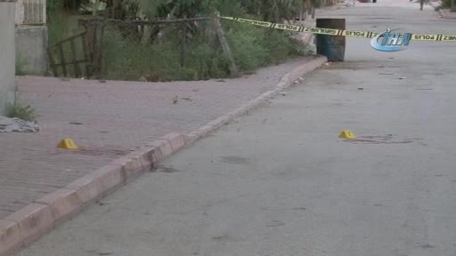 Yeğeninin gözü önünde yengesini ve komşusunu bıçakladı