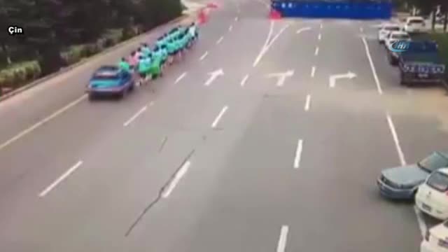 Acemi kadın sürücü öğrencileri ezdi: 1 ölü, 2 yaralı