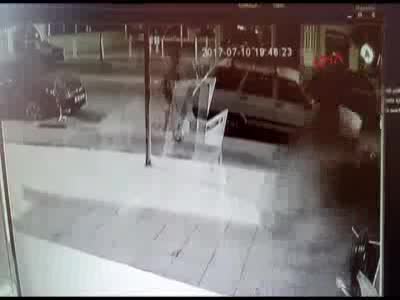 Cinayet anı kamerada! Ablasının sevgilisini böyle öldürmüş