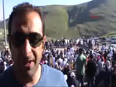 Atatürk'ün siluetini İzmir Marşı eşliğinde izlediler