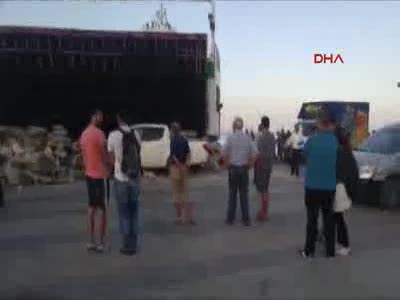'Çanakkale' feribotu, Marmara Adası'nda iskeleye çarptı