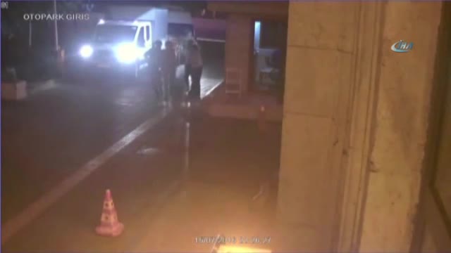 Darbecilerin TRT Radyo binasını işgal etme anı kamerada