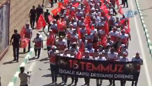 Memur-Sen Bursa, 15 Temmuz şehitleri için yürüdü