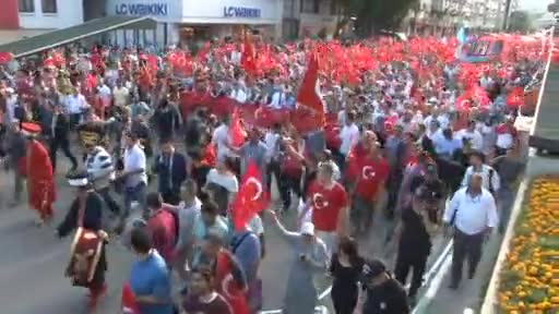 Bursa'da on binler bayrak yürüyüşünde buluştu