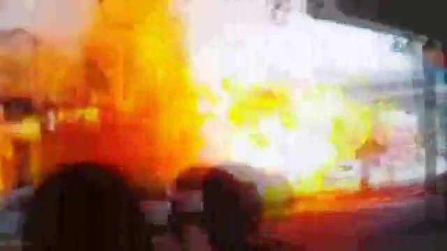 15 kişinin yaralandığı patlama anı kamerada