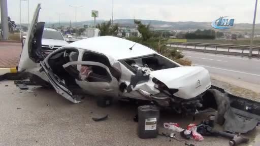 Bursa'da hurdaya dönen otomobilden sağ kurtuldu