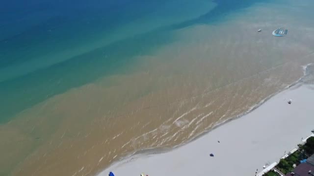 Silivri'de deniz çamura bulandı