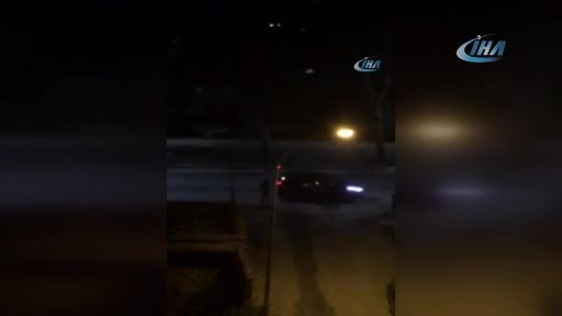 İki kadın silah zoruyla arabaya bindirilerek kaçırıldı