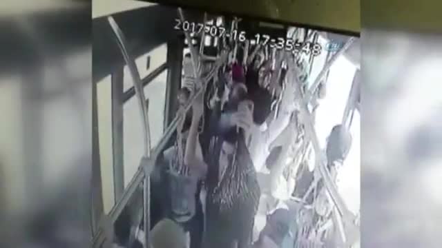 Çarşı izninden dönen askerlere otobüste saldırı!