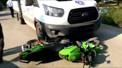 Bursa'da motosiklet sürücüsü kız kamyonetin altında kaldı