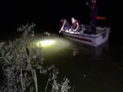 Bursa'daki düğünden dönen otomobil nehre uçtu: 3 ölü