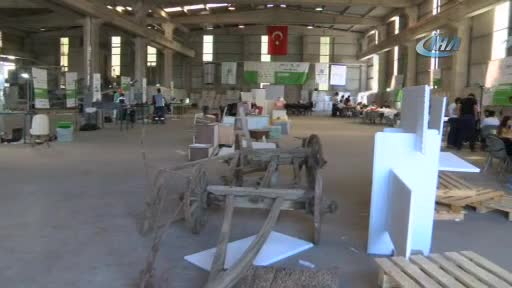 Bursa fonksiyonunu yitirmiş eşyaları betonla birleştirip tekrar hayata katıyorlar