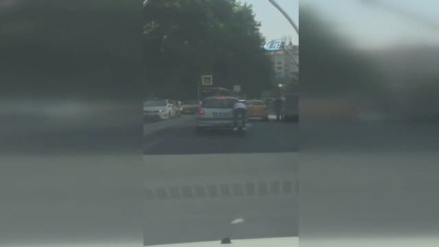 Patenci gençlerden trafikte tehlikeli oyun
