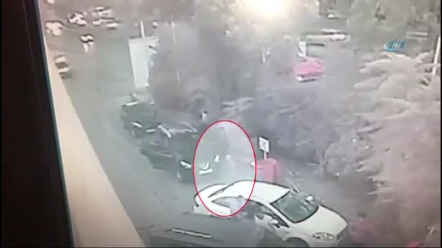 Kendine engelli süsü veren hırsız kamerada