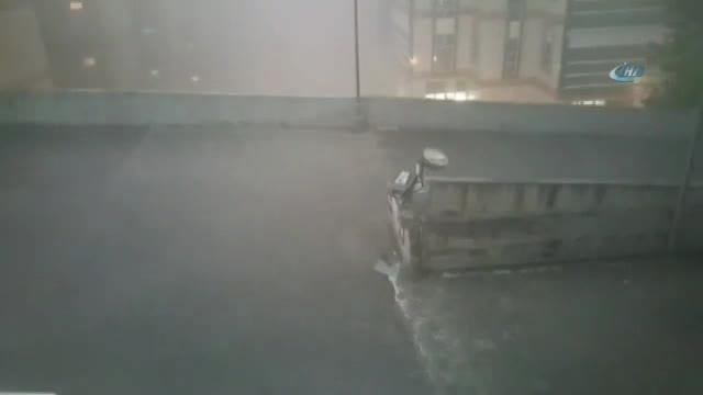 İstanbul'da fırtına böyle geldi