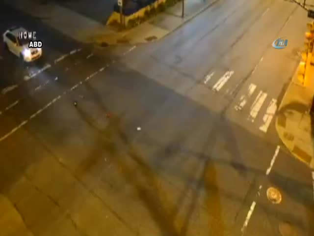 Metrelerce sürüklendi, hiçbir şey olmamış gibi kalktı