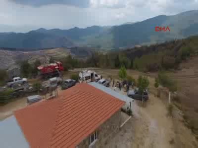 İzmir'de 4 gündür devam eden yangın havadan böyle görüntülendi