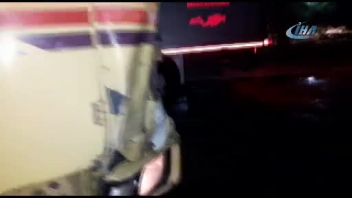 Kamyon ile pikap çarpıştı: 1 ağır, 4 yaralı