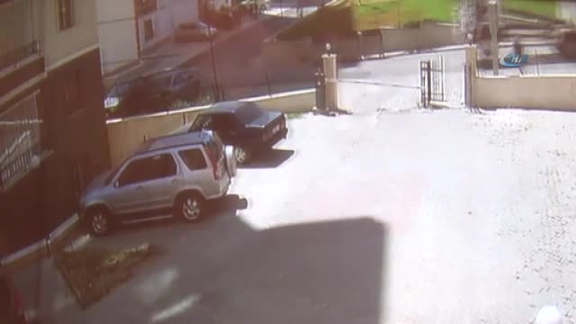 Freni boşalan kamyon eve böyle çarptı