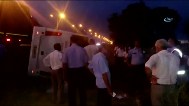 Yolcu midibüsü TIR'la çarpıştı: 30 yaralı