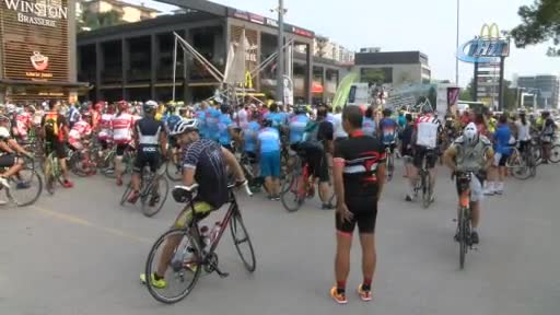 Bursa'da 800 bisikletçi Uludağ'ın zirvesine pedal çevirdi
