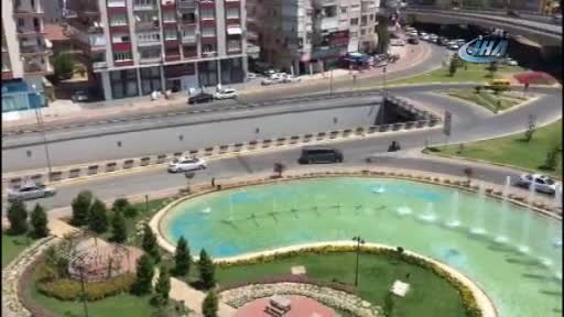 Suriyeli çocukların süs havuzunda tehlikeli oyunu