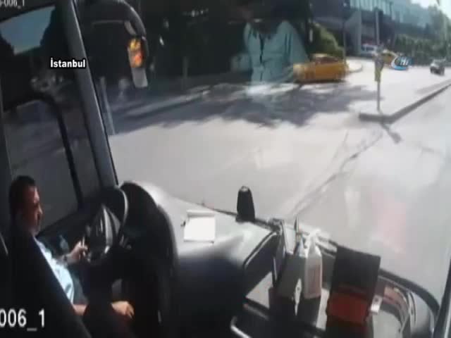 Yolcu otobüsü yaşlı adamı ezdi!