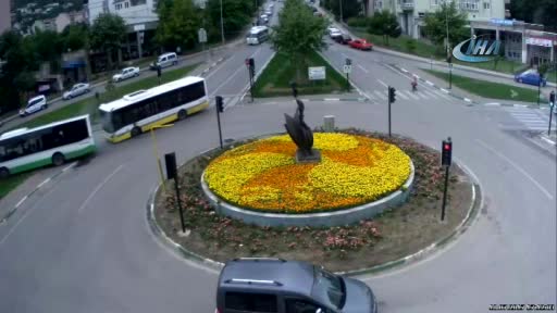 Bursa'da belediye otobüslerinin çarpışma anı kamerada