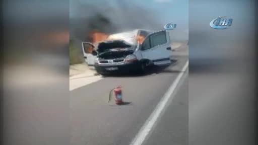 Alev alev yanan aracını böyle izledi