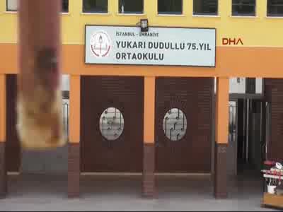 İstanbul'da okul bahçesindeki Atatürk büstüne saldırı