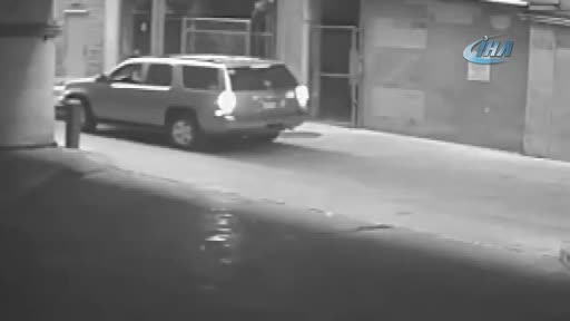 Otomobille otoparkın 7. katından düştü